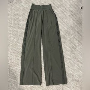 Athleta Nolita Wide Leg Pant in Mountain Olive (Size: 0)